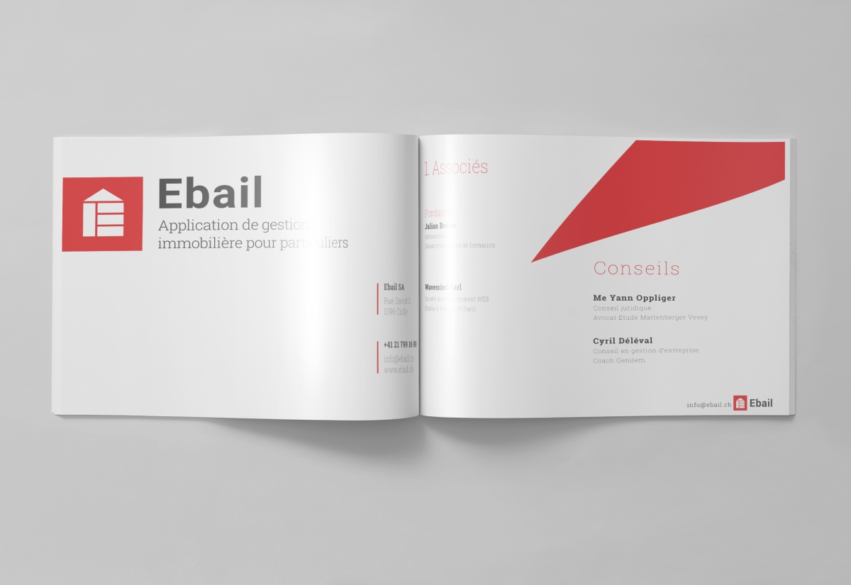 Brochure ouverte présentant l'application de gestion immobilière Ebail avec logo rouge et blanc - Chiche communication