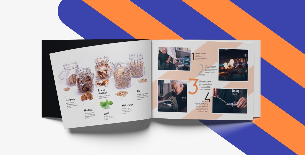 Brochure imprimée ouverte avec photos d'équipe et de chantiers sur fond rayé - Chiche communication