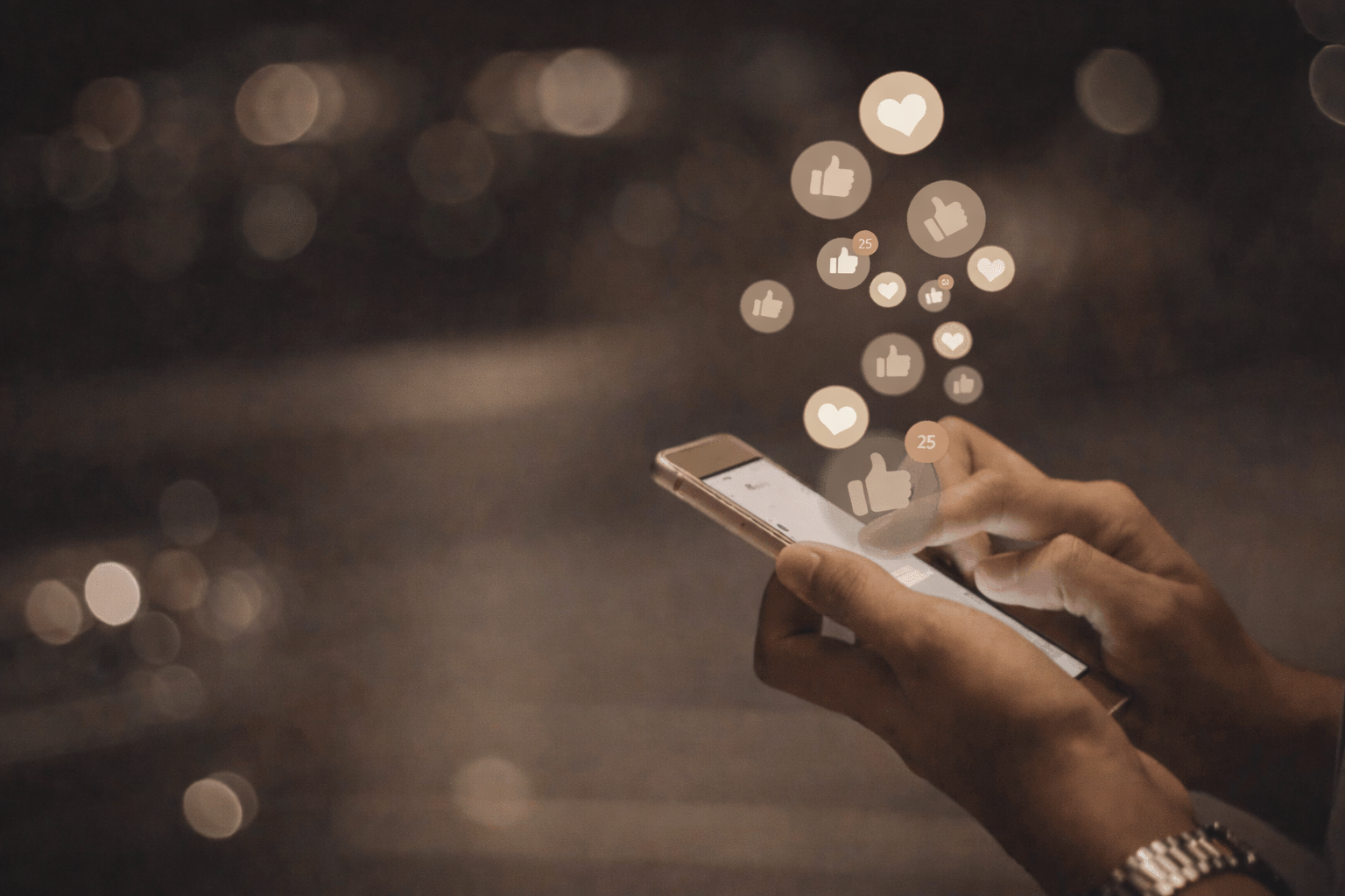 Utilisateur sur smartphone avec icônes de likes et cœurs flottants, illustration de l’engagement sur les réseaux sociaux